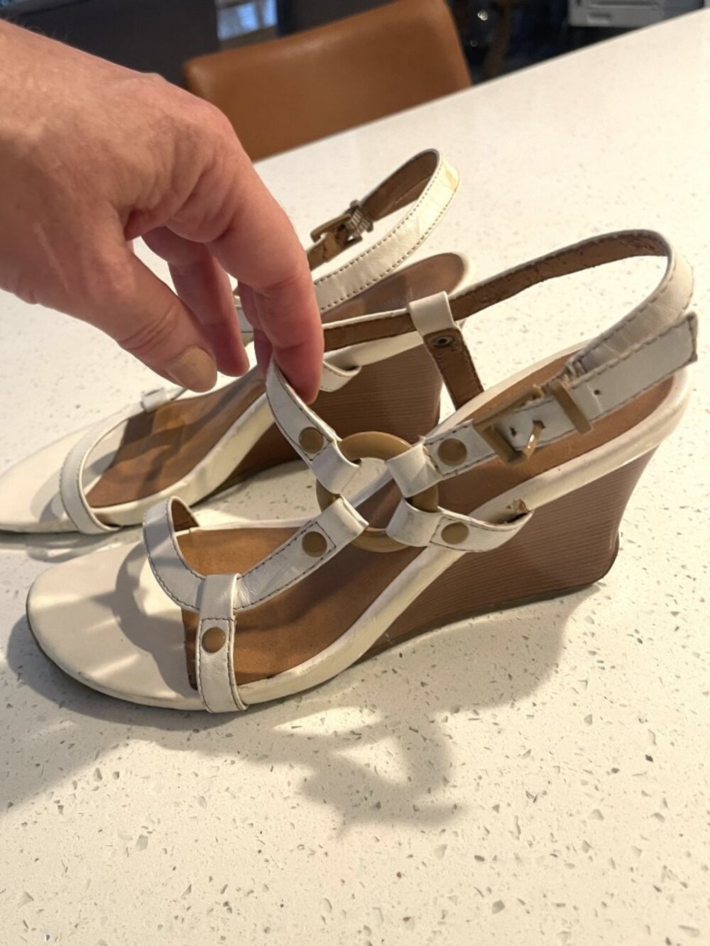 Kenneth Cole Reaction White Leather Wedge Heel Sandal - Size 8.5